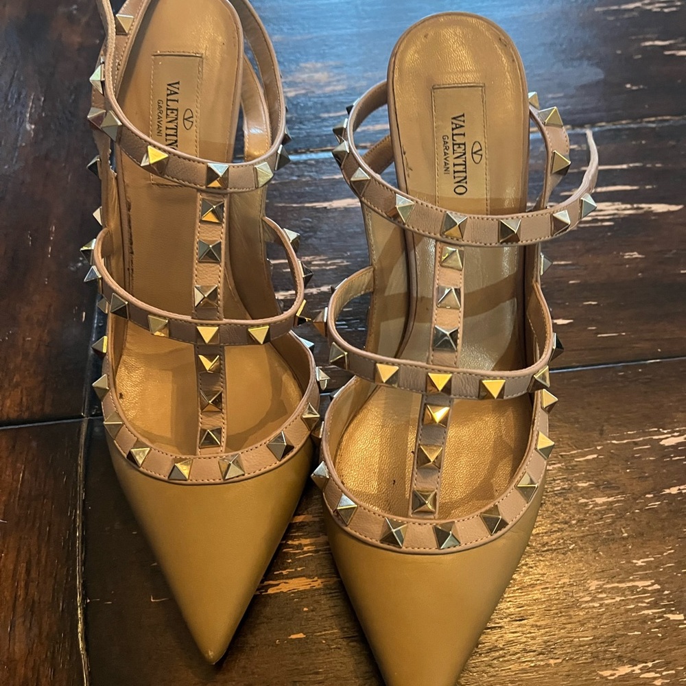 Women’s Valentino Garavani Nude Heels